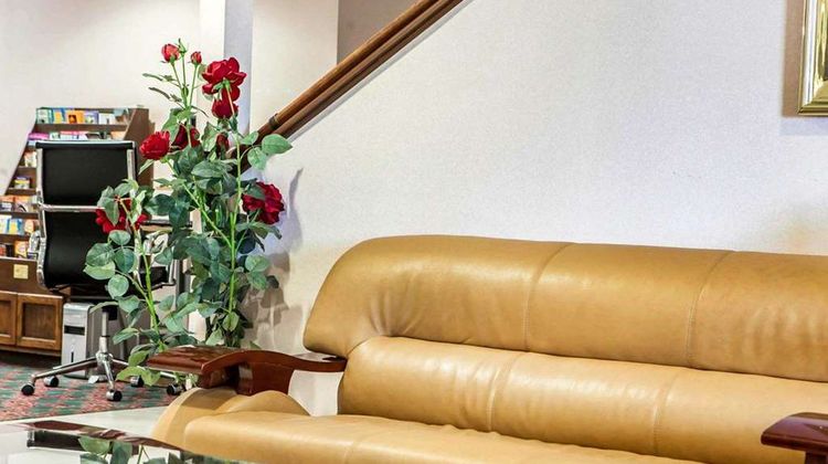 Quality Inn Arcola Lobby