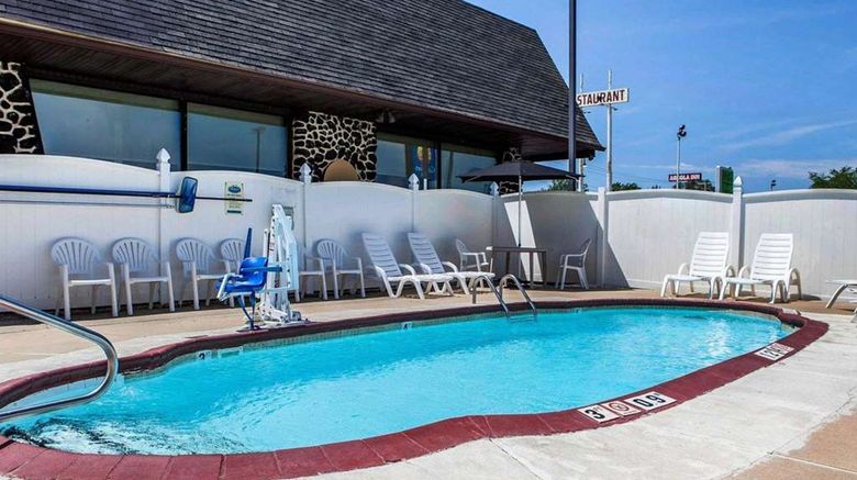 <b>Quality Inn Arcola Pool</b>. Images powered by <a href="https://iceportal.shijigroup.com/" title="IcePortal" target="_blank">IcePortal</a>.