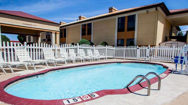 <b>Quality Inn Arcola Pool</b>. Images powered by <a href="https://iceportal.shijigroup.com/" title="IcePortal" target="_blank">IcePortal</a>.