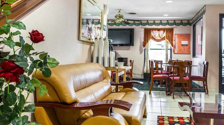 <b>Quality Inn Arcola Lobby</b>. Images powered by <a href="https://iceportal.shijigroup.com/" title="IcePortal" target="_blank">IcePortal</a>.