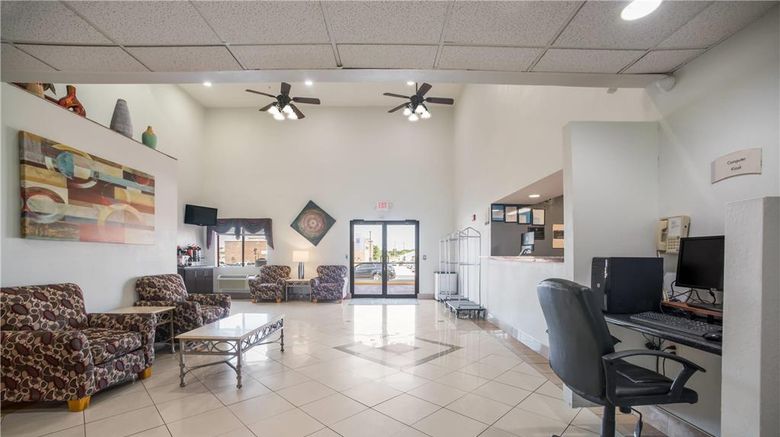 <b>Quality Inn Lobby</b>. Images powered by <a href="https://iceportal.shijigroup.com/" title="IcePortal" target="_blank">IcePortal</a>.