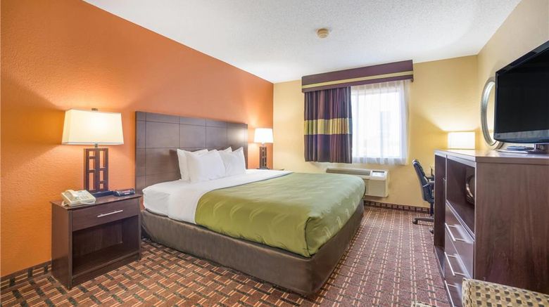 <b>Quality Inn Room</b>. Images powered by <a href="https://iceportal.shijigroup.com/" title="IcePortal" target="_blank">IcePortal</a>.