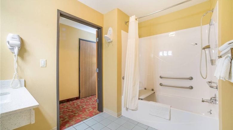 <b>Quality Inn Room</b>. Images powered by <a href="https://iceportal.shijigroup.com/" title="IcePortal" target="_blank">IcePortal</a>.