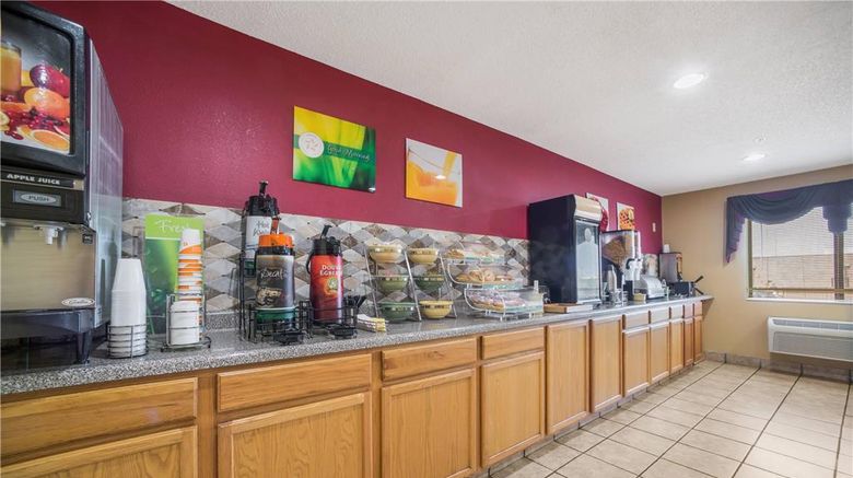 <b>Quality Inn Restaurant</b>. Images powered by <a href="https://iceportal.shijigroup.com/" title="IcePortal" target="_blank">IcePortal</a>.