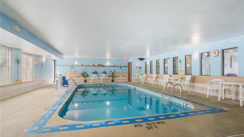 <b>Quality Inn Pool</b>. Images powered by <a href="https://iceportal.shijigroup.com/" title="IcePortal" target="_blank">IcePortal</a>.