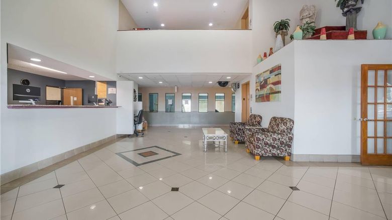 <b>Quality Inn Lobby</b>. Images powered by <a href="https://iceportal.shijigroup.com/" title="IcePortal" target="_blank">IcePortal</a>.
