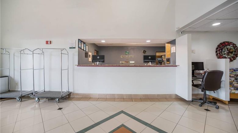 <b>Quality Inn Lobby</b>. Images powered by <a href="https://iceportal.shijigroup.com/" title="IcePortal" target="_blank">IcePortal</a>.