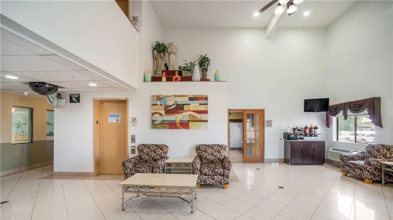<b>Quality Inn Lobby</b>. Images powered by <a href="https://iceportal.shijigroup.com/" title="IcePortal" target="_blank">IcePortal</a>.
