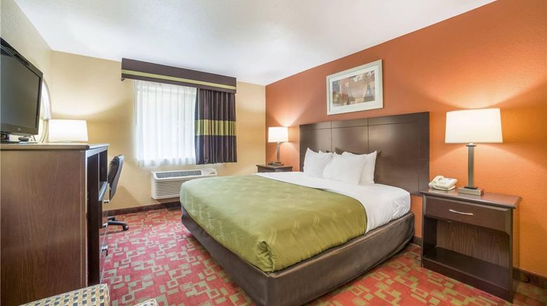 <b>Quality Inn Room</b>. Images powered by <a href="https://iceportal.shijigroup.com/" title="IcePortal" target="_blank">IcePortal</a>.