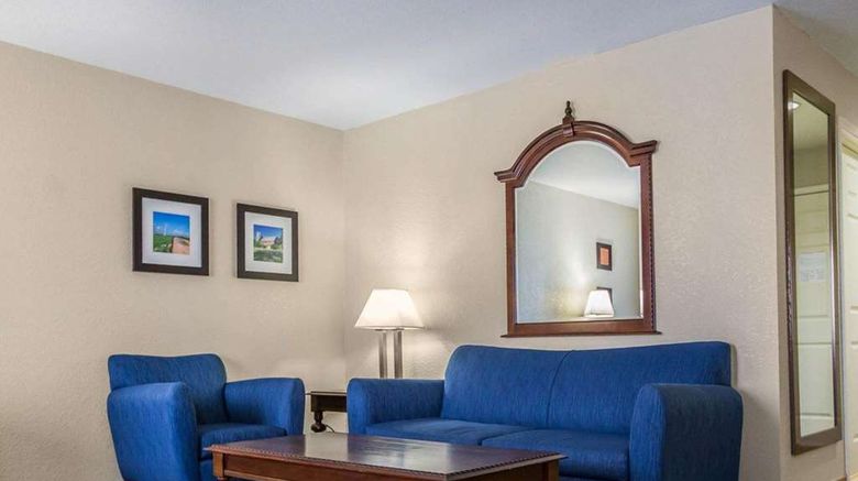 <b>Quality Inn & Suites Suite</b>. Images powered by <a href="https://iceportal.shijigroup.com/" title="IcePortal" target="_blank">IcePortal</a>.