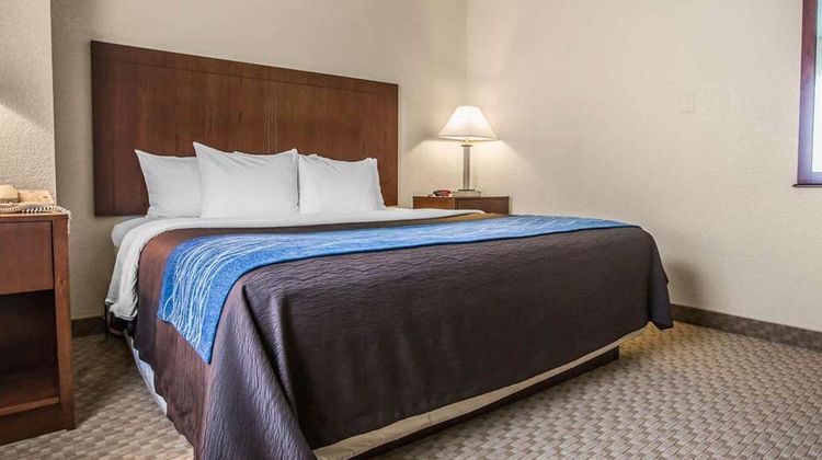 Quality Inn & Suites Suite