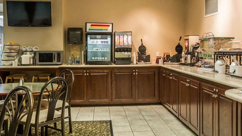 <b>Quality Inn & Suites Restaurant</b>. Images powered by <a href="https://iceportal.shijigroup.com/" title="IcePortal" target="_blank">IcePortal</a>.