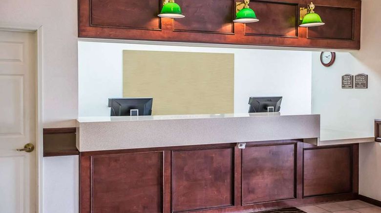 <b>Quality Inn & Suites Lobby</b>. Images powered by <a href="https://iceportal.shijigroup.com/" title="IcePortal" target="_blank">IcePortal</a>.