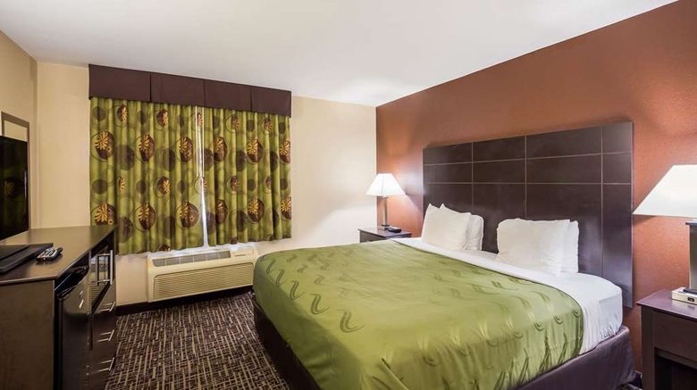 <b>Quality Inn & Suites Suite</b>. Images powered by <a href="https://iceportal.shijigroup.com/" title="IcePortal" target="_blank">IcePortal</a>.