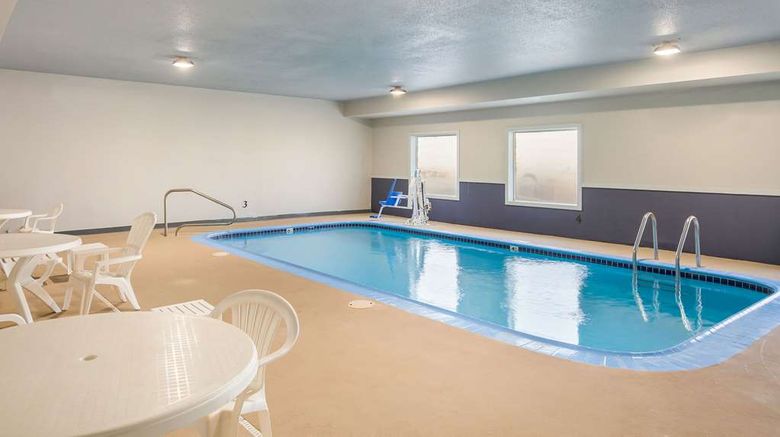 <b>Quality Inn & Suites Pool</b>. Images powered by <a href="https://iceportal.shijigroup.com/" title="IcePortal" target="_blank">IcePortal</a>.