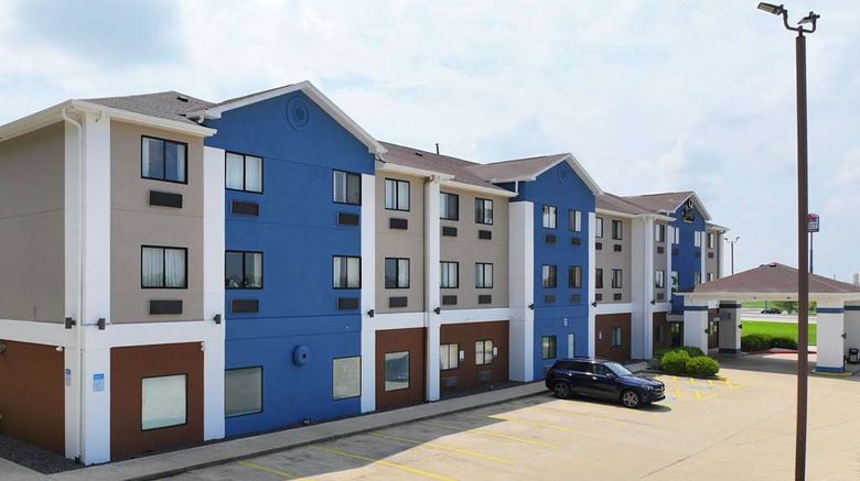 <b>Quality Inn & Suites Exterior</b>. Images powered by <a href="https://iceportal.shijigroup.com/" title="IcePortal" target="_blank">IcePortal</a>.