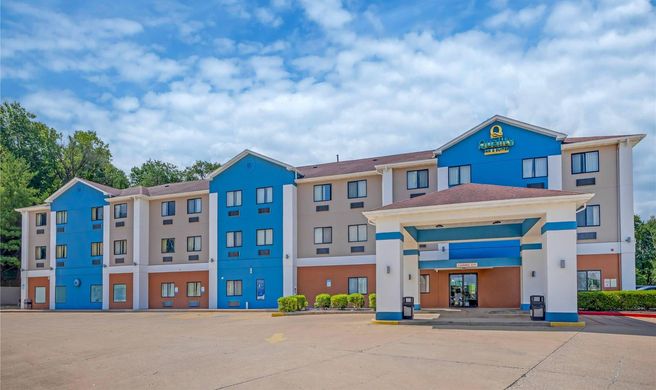 Quality Inn & Suites Exterior