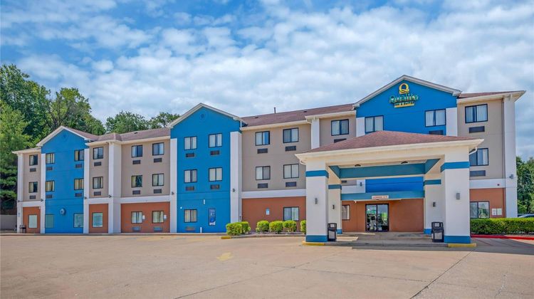 Quality Inn & Suites Exterior