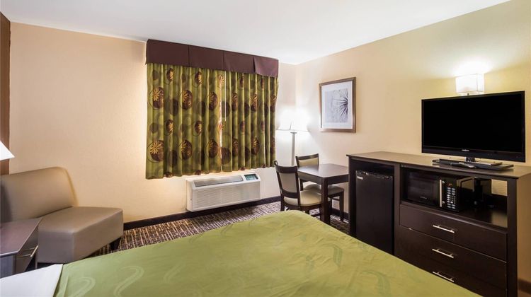 Quality Inn & Suites Room