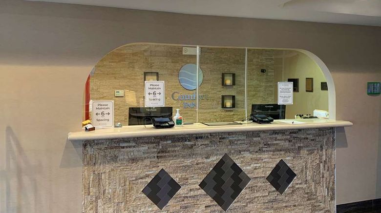 <b>Comfort Inn Lobby</b>. Images powered by <a href="https://iceportal.shijigroup.com/" title="IcePortal" target="_blank">IcePortal</a>.