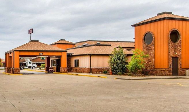 Quality Inn and Suites Marion Exterior