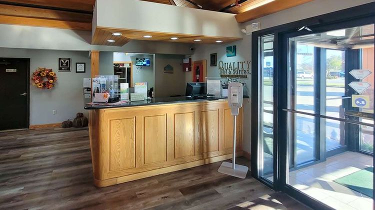 Quality Inn and Suites Marion Lobby