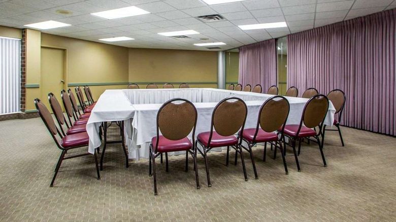 <b>Quality Inn & Suites Meeting</b>. Images powered by <a href="https://iceportal.shijigroup.com/" title="IcePortal" target="_blank">IcePortal</a>.