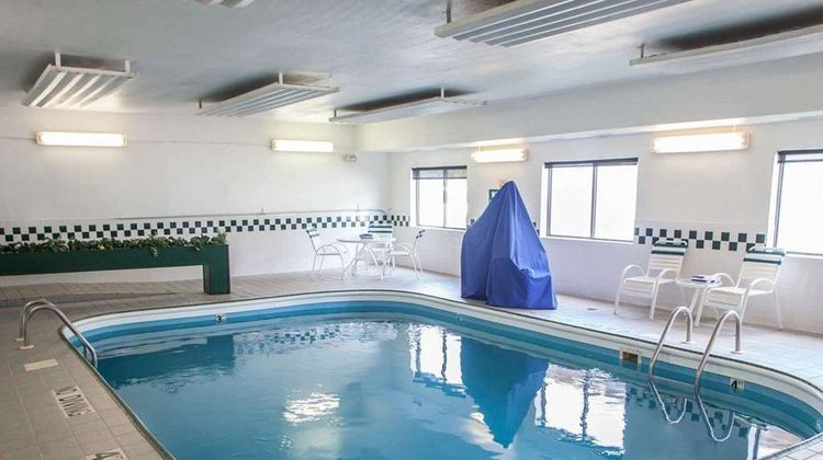 Quality Inn Forsyth Pool