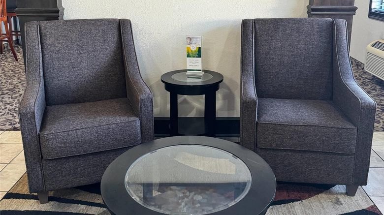 <b>Quality Inn Forsyth Lobby</b>. Images powered by <a href="https://iceportal.shijigroup.com/" title="IcePortal" target="_blank">IcePortal</a>.