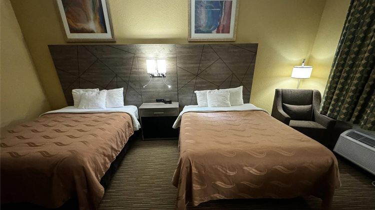 Quality Inn Forsyth Room