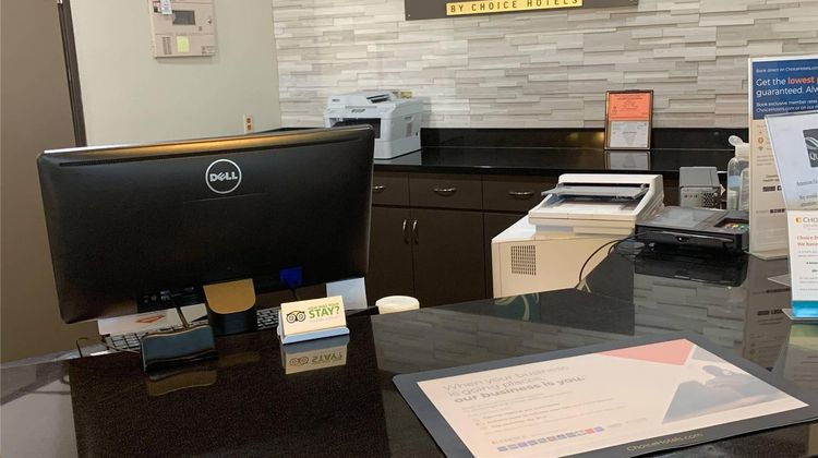 Quality Inn Forsyth Lobby