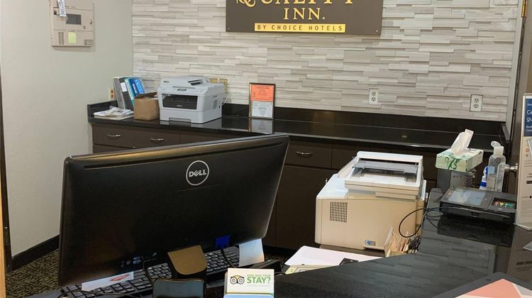 Quality Inn Forsyth Lobby