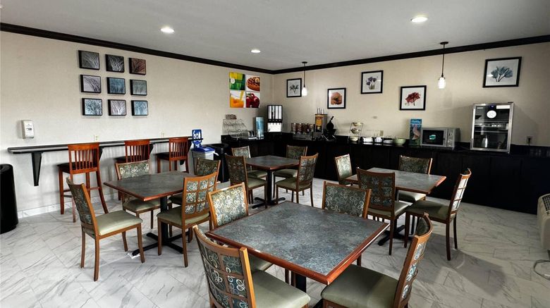 <b>Quality Inn Forsyth Restaurant</b>. Images powered by <a href="https://iceportal.shijigroup.com/" title="IcePortal" target="_blank">IcePortal</a>.