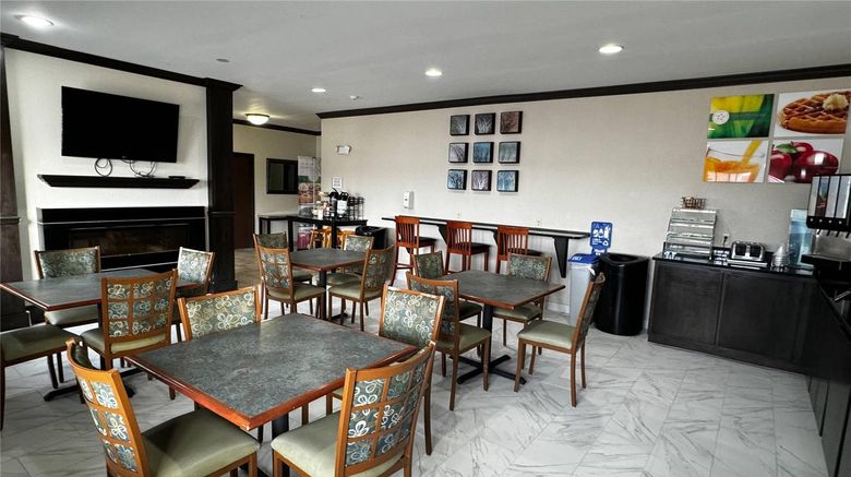 <b>Quality Inn Forsyth Restaurant</b>. Images powered by <a href="https://iceportal.shijigroup.com/" title="IcePortal" target="_blank">IcePortal</a>.