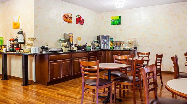 <b>Quality Inn & Suites Champaign Restaurant</b>. Images powered by <a href="https://iceportal.shijigroup.com/" title="IcePortal" target="_blank">IcePortal</a>.