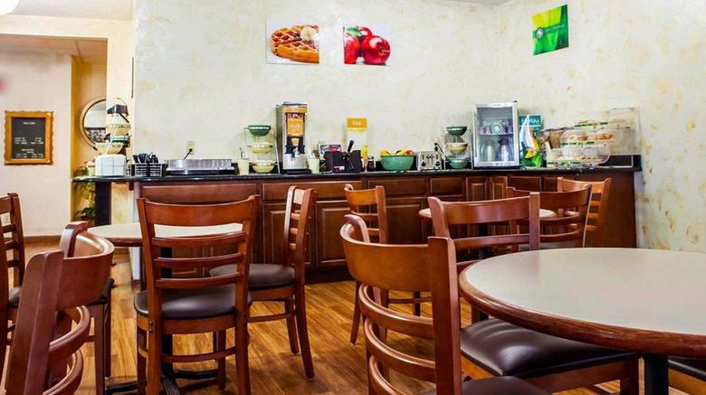 <b>Quality Inn & Suites Champaign Restaurant</b>. Images powered by <a href="https://iceportal.shijigroup.com/" title="IcePortal" target="_blank">IcePortal</a>.