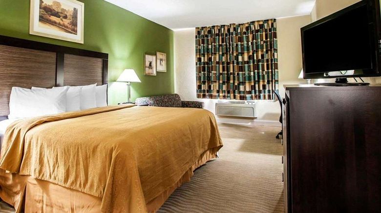 <b>Quality Inn & Suites Champaign Suite</b>. Images powered by <a href="https://iceportal.shijigroup.com/" title="IcePortal" target="_blank">IcePortal</a>.
