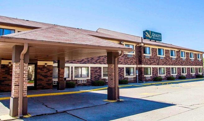 Quality Inn & Suites Champaign Exterior