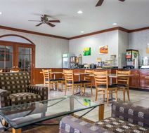 Quality Inn Peru Lobby