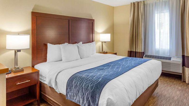 <b>Comfort Inn Suite</b>. Images powered by <a href="https://iceportal.shijigroup.com/" title="IcePortal" target="_blank">IcePortal</a>.