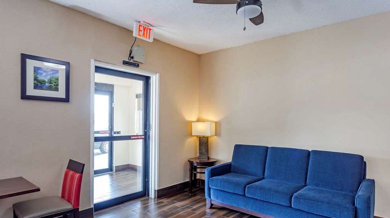 <b>Comfort Inn Lobby</b>. Images powered by <a href="https://iceportal.shijigroup.com/" title="IcePortal" target="_blank">IcePortal</a>.