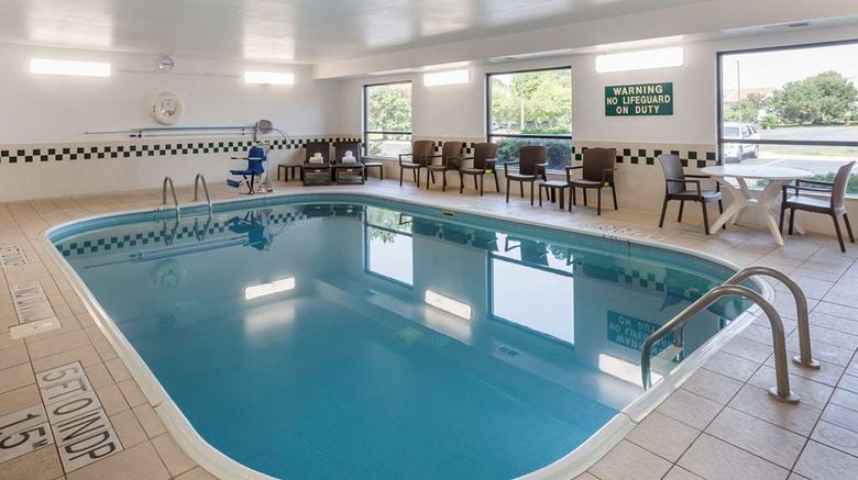 <b>Comfort Inn Pool</b>. Images powered by <a href="https://iceportal.shijigroup.com/" title="IcePortal" target="_blank">IcePortal</a>.