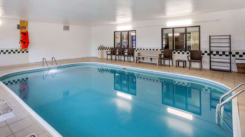 <b>Comfort Inn Pool</b>. Images powered by <a href="https://iceportal.shijigroup.com/" title="IcePortal" target="_blank">IcePortal</a>.