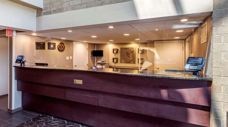 <b>Comfort Suites Lobby</b>. Images powered by <a href="https://iceportal.shijigroup.com/" title="IcePortal" target="_blank">IcePortal</a>.