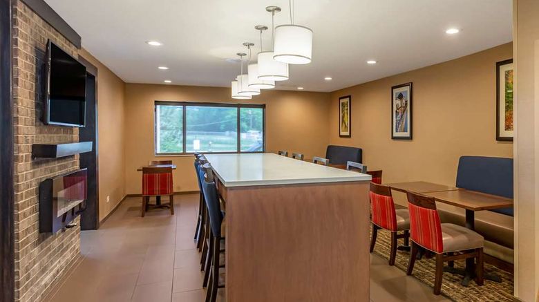 <b>Comfort Suites Restaurant</b>. Images powered by <a href="https://iceportal.shijigroup.com/" title="IcePortal" target="_blank">IcePortal</a>.