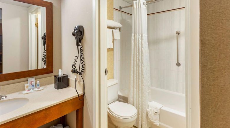 <b>Comfort Suites Suite</b>. Images powered by <a href="https://iceportal.shijigroup.com/" title="IcePortal" target="_blank">IcePortal</a>.