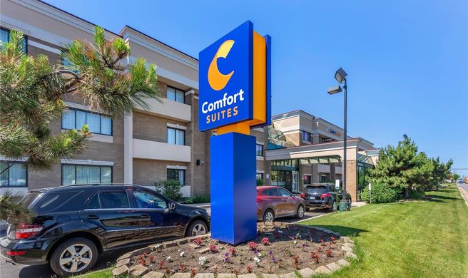 Comfort Suites Exterior