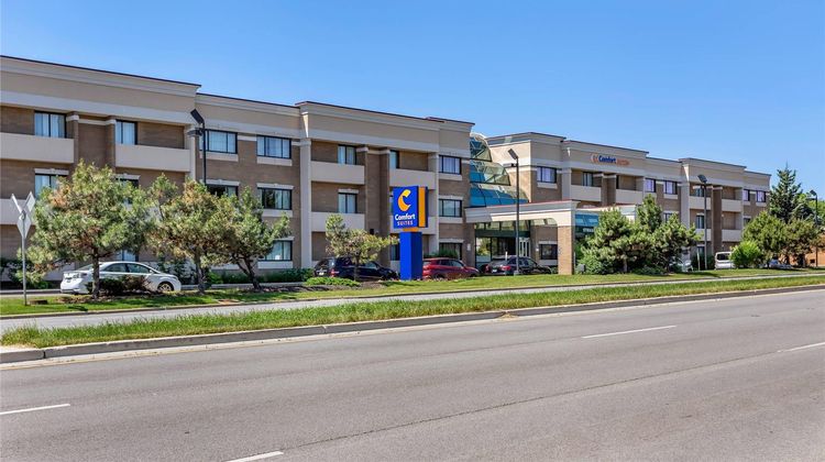 Comfort Suites Exterior