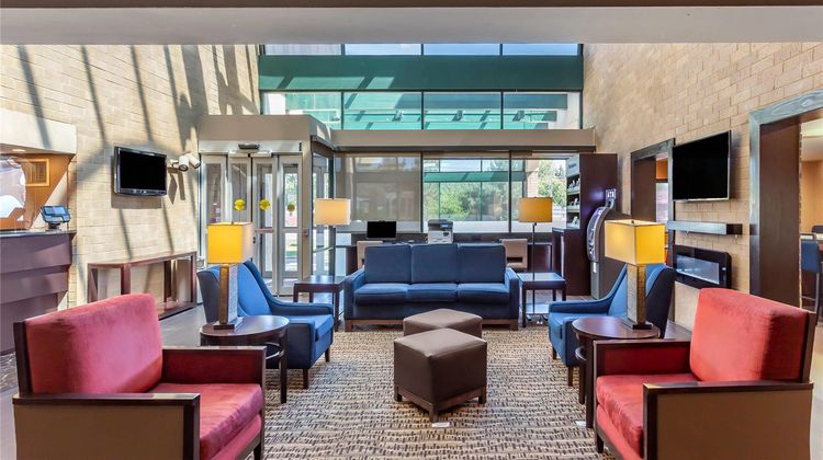 Comfort Suites Lobby