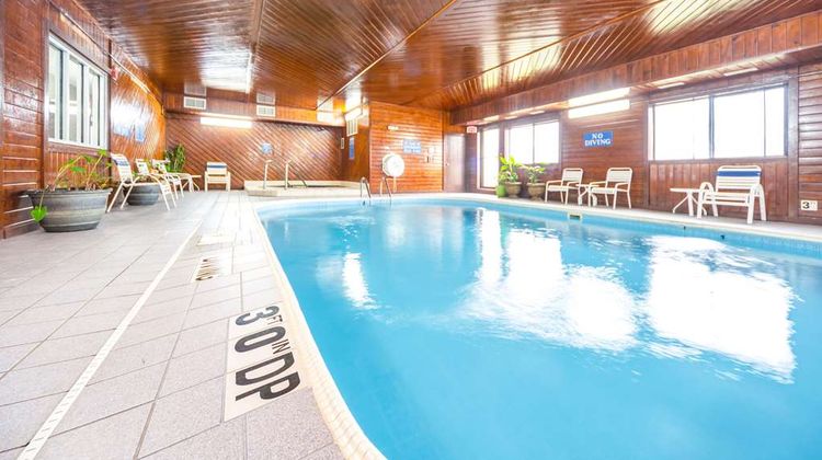 Quality Inn and Suites Danville East Pool